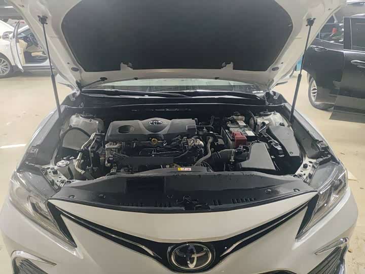 Фото 8 - Toyota Camry