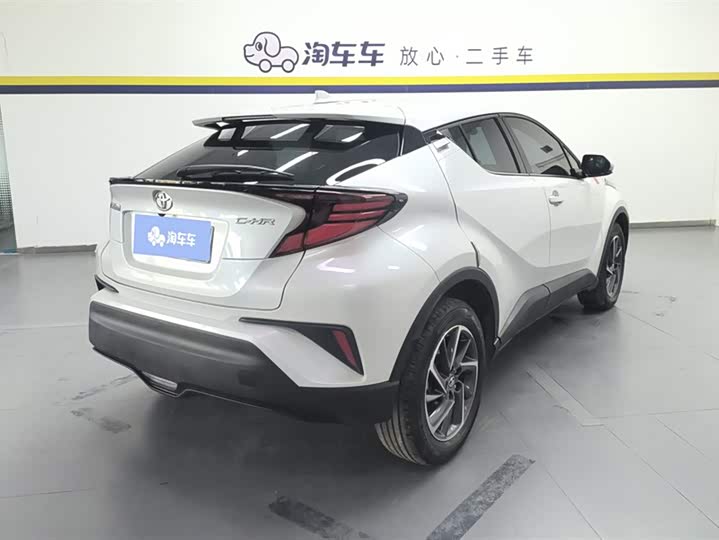Фото 3 - Toyota C-HR