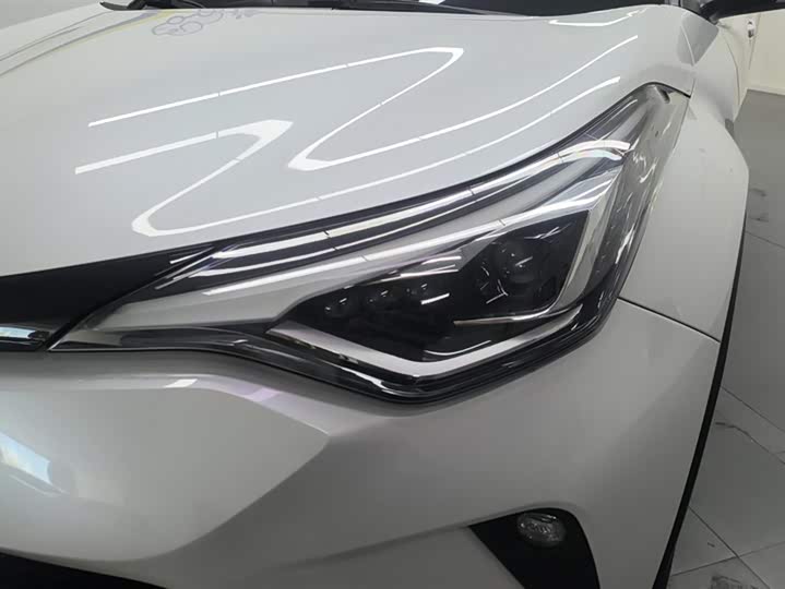 Фото 5 - Toyota C-HR