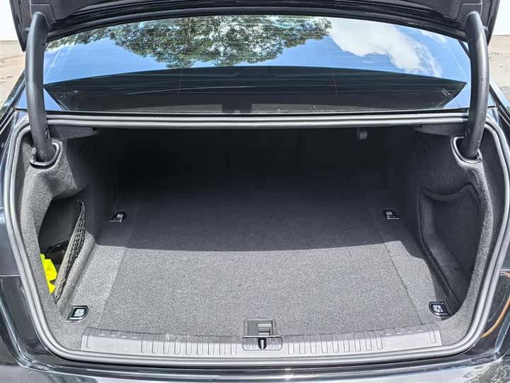 Фото 9 - Audi A6L