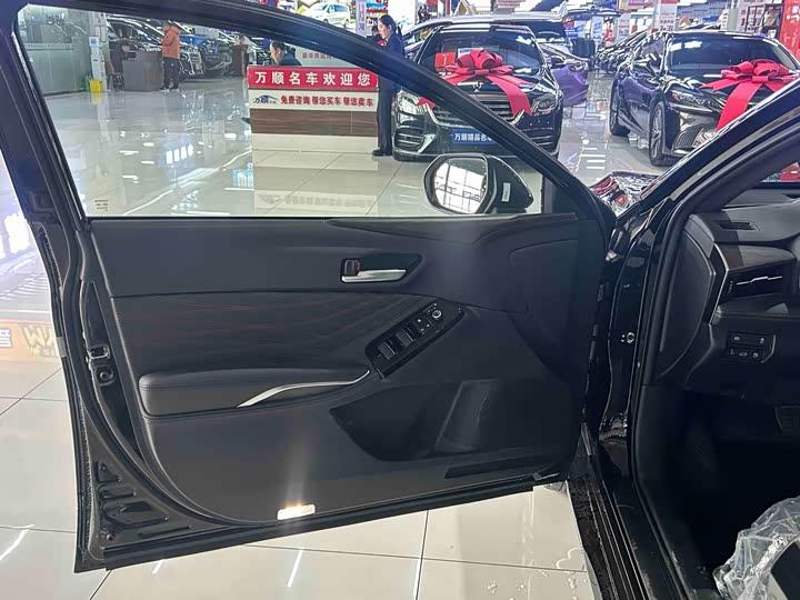 Фото 9 - Toyota Avalon