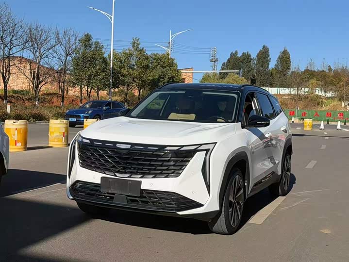 Фото 1 - Geely Atlas L