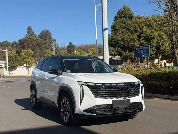 Фото 3 - Geely Atlas L