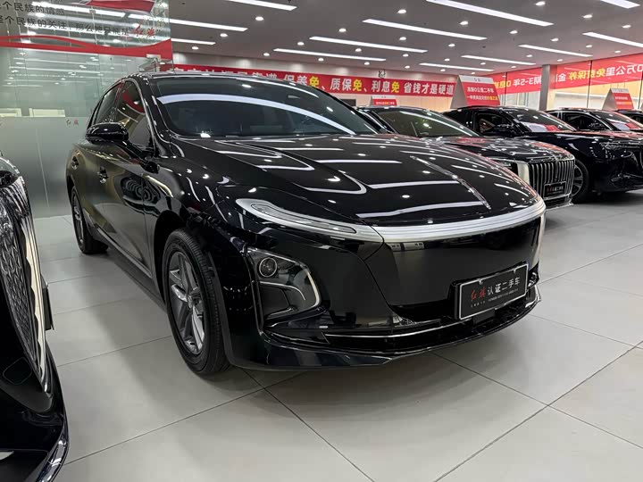 Фото 3 - Hongqi E-QM5