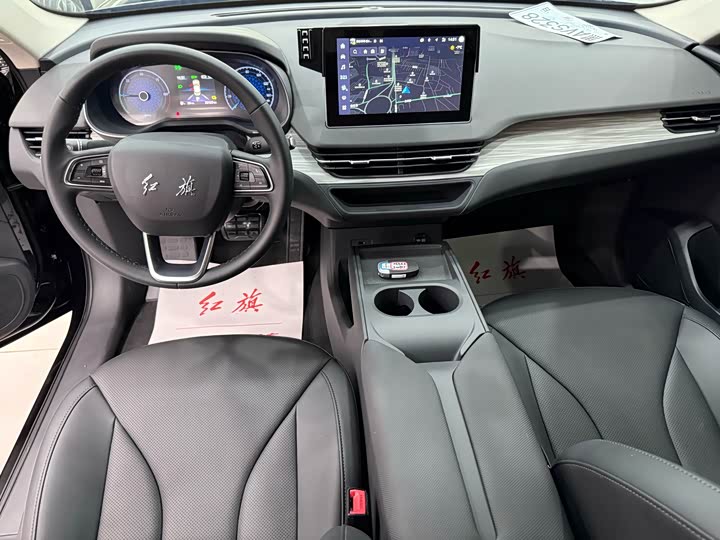 Фото 9 - Hongqi E-QM5