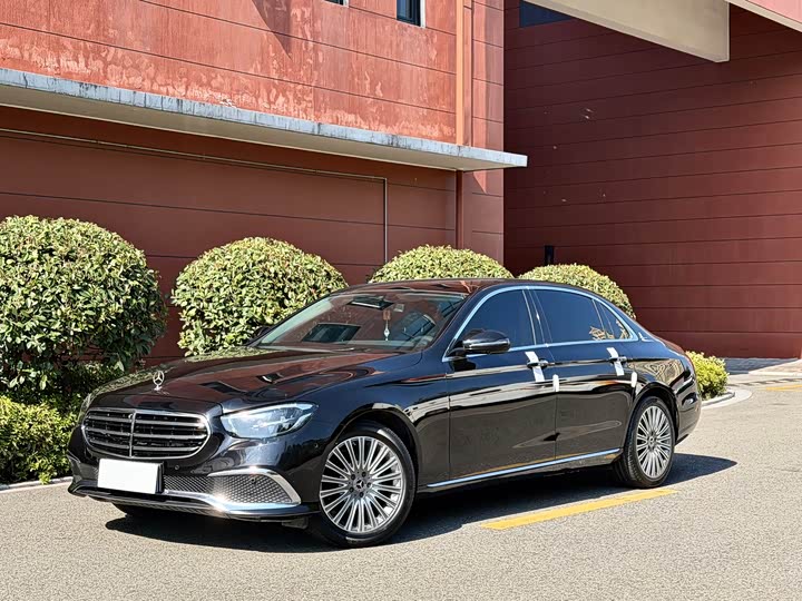 Фото 1 - Mercedes-Benz E-Class