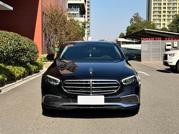 Фото 2 - Mercedes-Benz E-Class