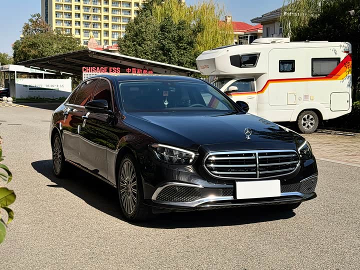 Фото 3 - Mercedes-Benz E-Class