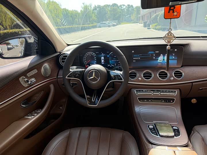 Фото 6 - Mercedes-Benz E-Class