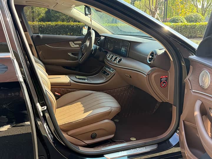 Фото 8 - Mercedes-Benz E-Class