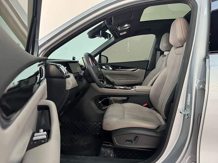 Фото 4 - Geely Atlas L