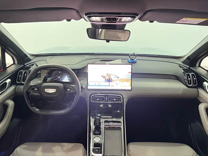 Фото 6 - Geely Atlas L