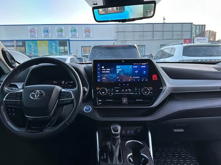 Фото 8 - Toyota Highlander