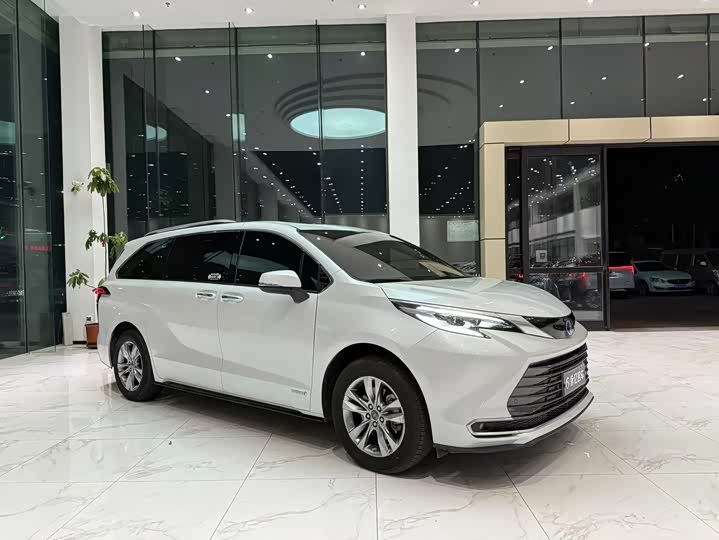 Фото 3 - Toyota Sienna