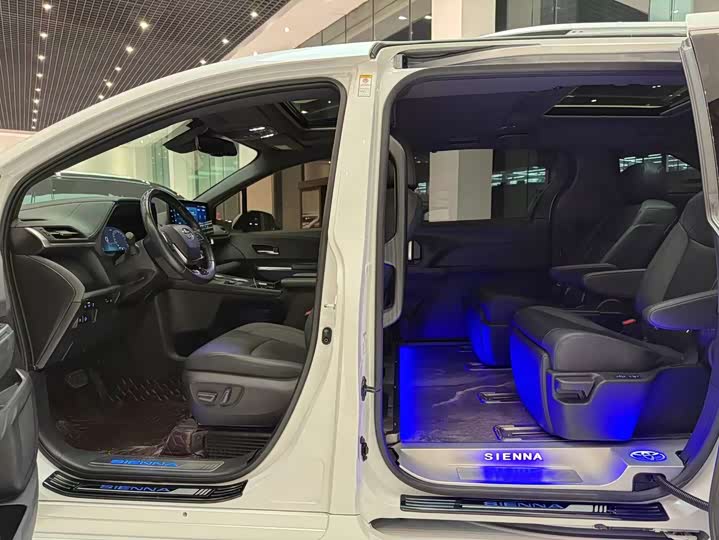 Фото 4 - Toyota Sienna