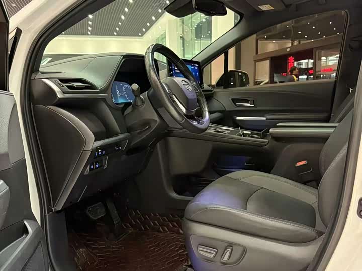 Фото 6 - Toyota Sienna