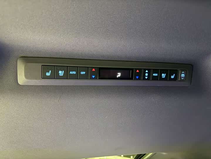 Фото 8 - Toyota Sienna