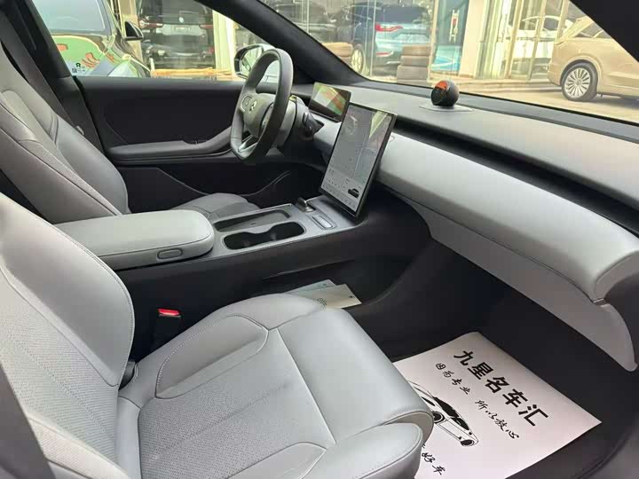 Фото 8 - Nio ET5T