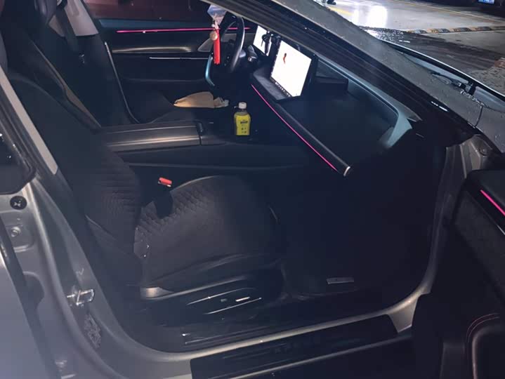 Фото 8 - XPeng P7