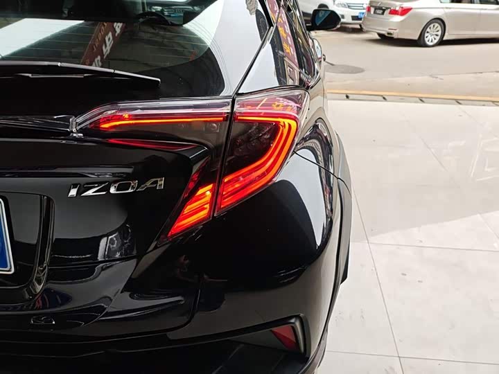 Фото 8 - Toyota Izoa