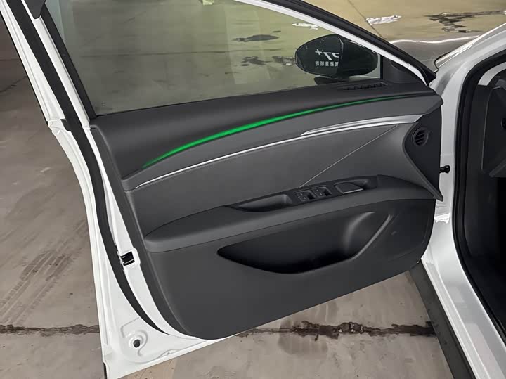 Фото 8 - XPeng Mona M03