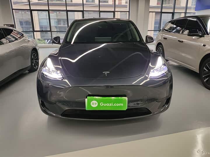 Фото 3 - Tesla Model Y