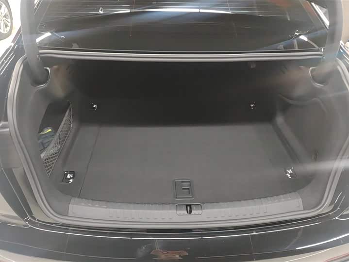 Фото 4 - Audi A6L