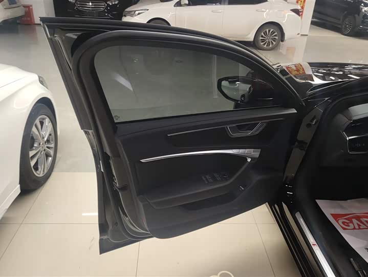 Фото 7 - Audi A6L