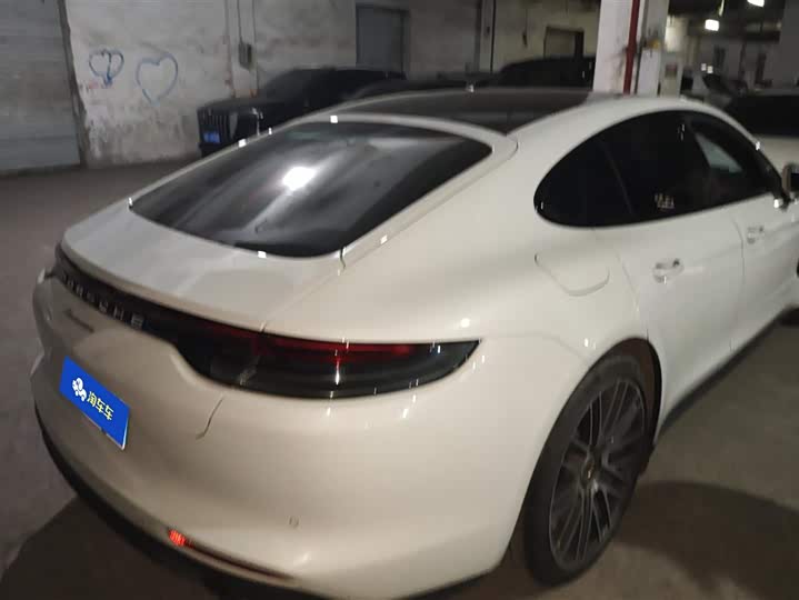 Фото 3 - Porsche Panamera