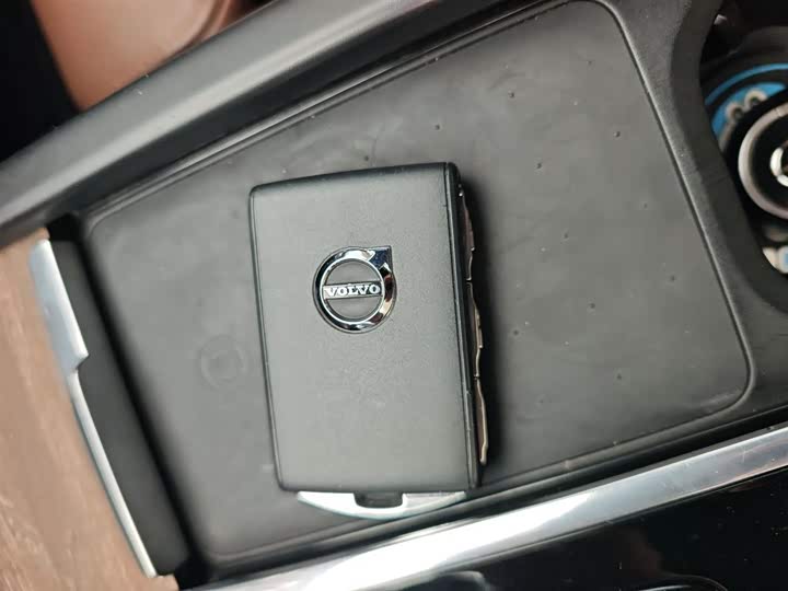 Фото 9 - Volvo S90