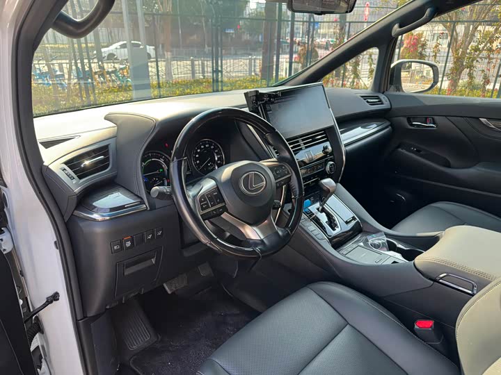 Фото 9 - Lexus LM