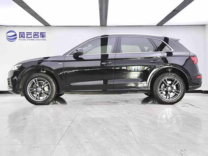 Фото 4 - Audi Q5L