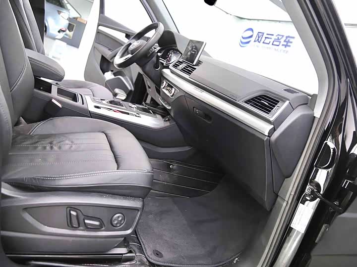 Фото 8 - Audi Q5L