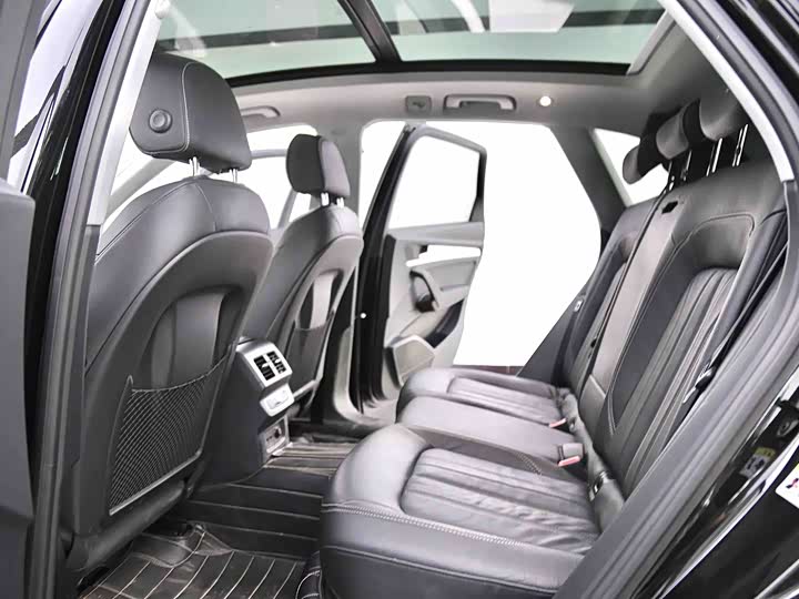 Фото 9 - Audi Q5L