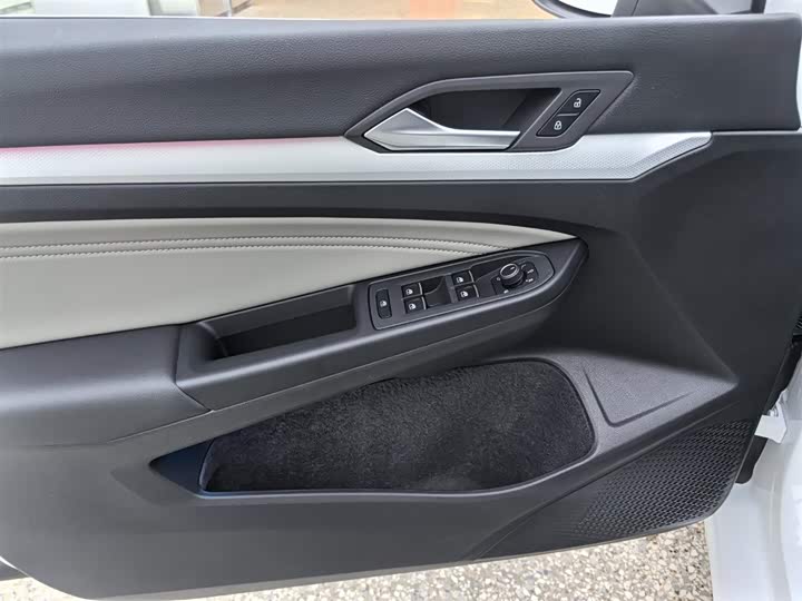 Фото 9 - Volkswagen Golf