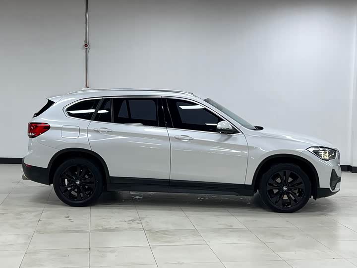 Фото 6 - BMW X1