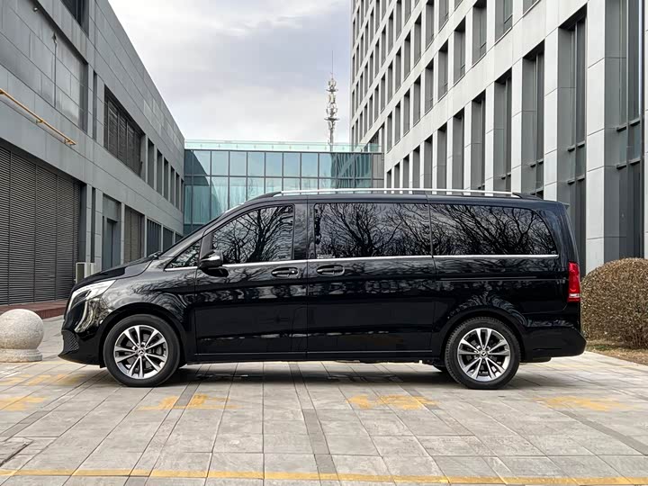 Фото 8 - Mercedes-Benz V-Class