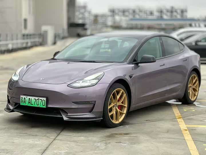 Фото 1 - Tesla Model 3