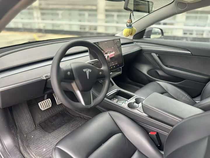 Фото 3 - Tesla Model 3