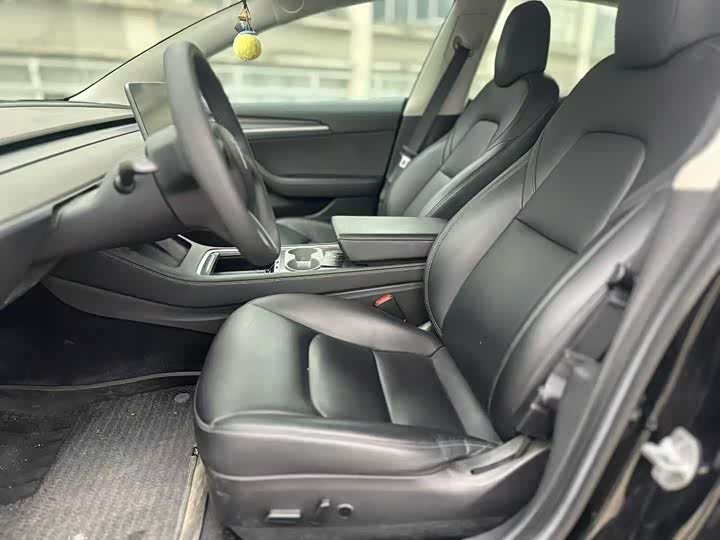 Фото 4 - Tesla Model 3