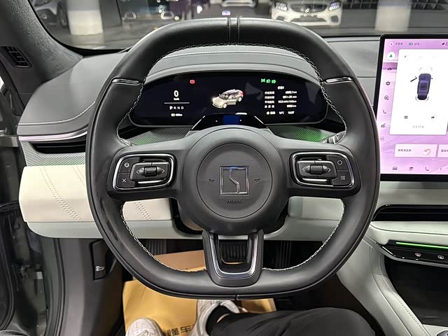 Фото 8 - Zeekr 001