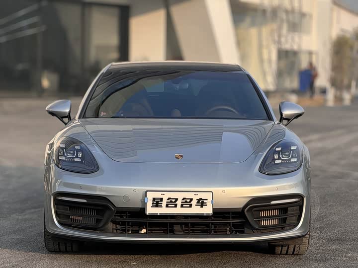 Фото 2 - Porsche Panamera