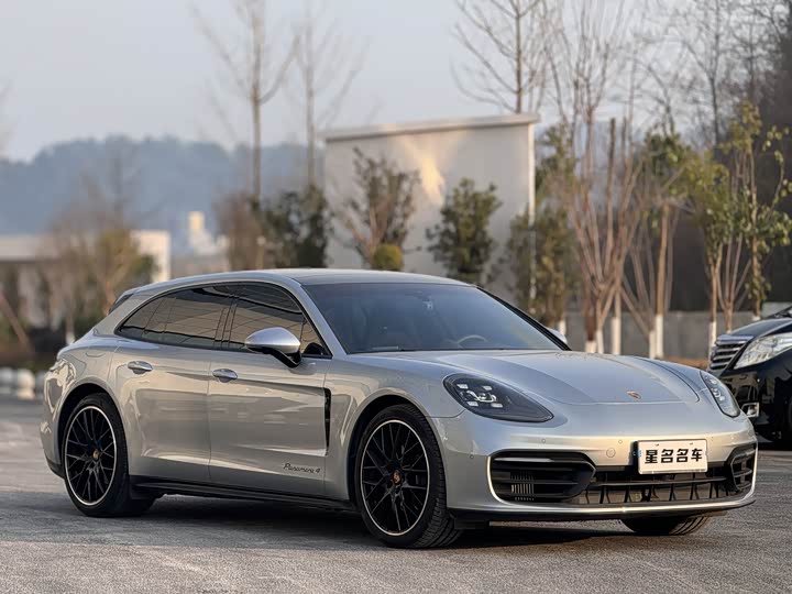Фото 3 - Porsche Panamera