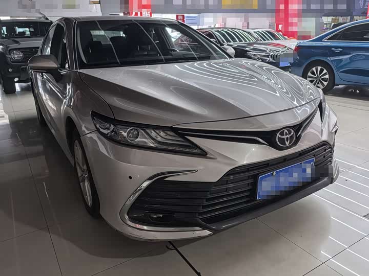 Фото 3 - Toyota Camry