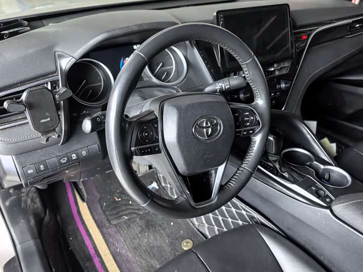 Фото 5 - Toyota Camry