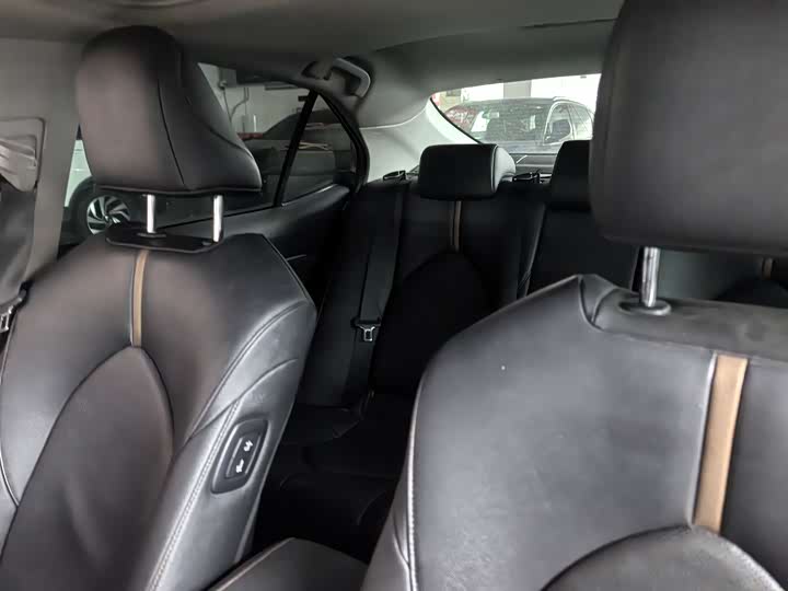 Фото 6 - Toyota Camry