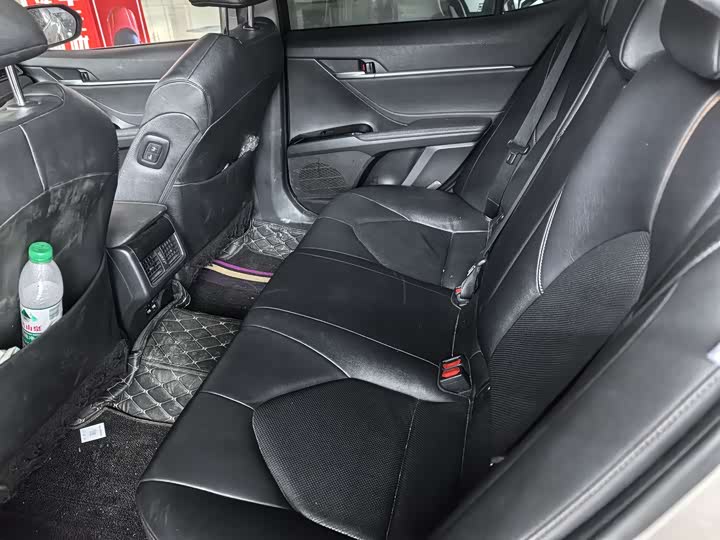 Фото 9 - Toyota Camry