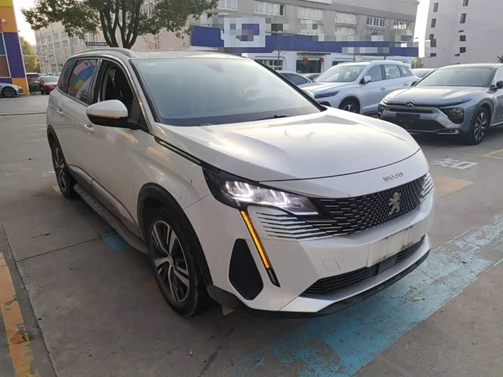 Фото 4 - Peugeot 5008