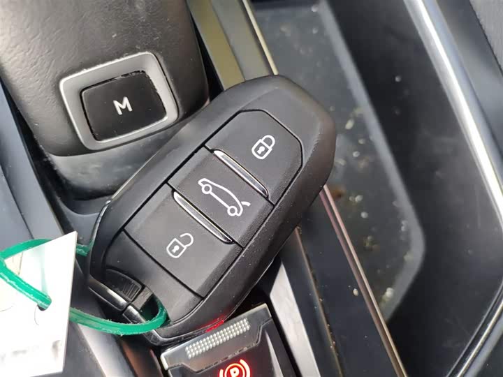 Фото 9 - Peugeot 5008