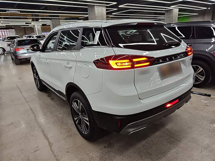 Фото 5 - Geely Atlas